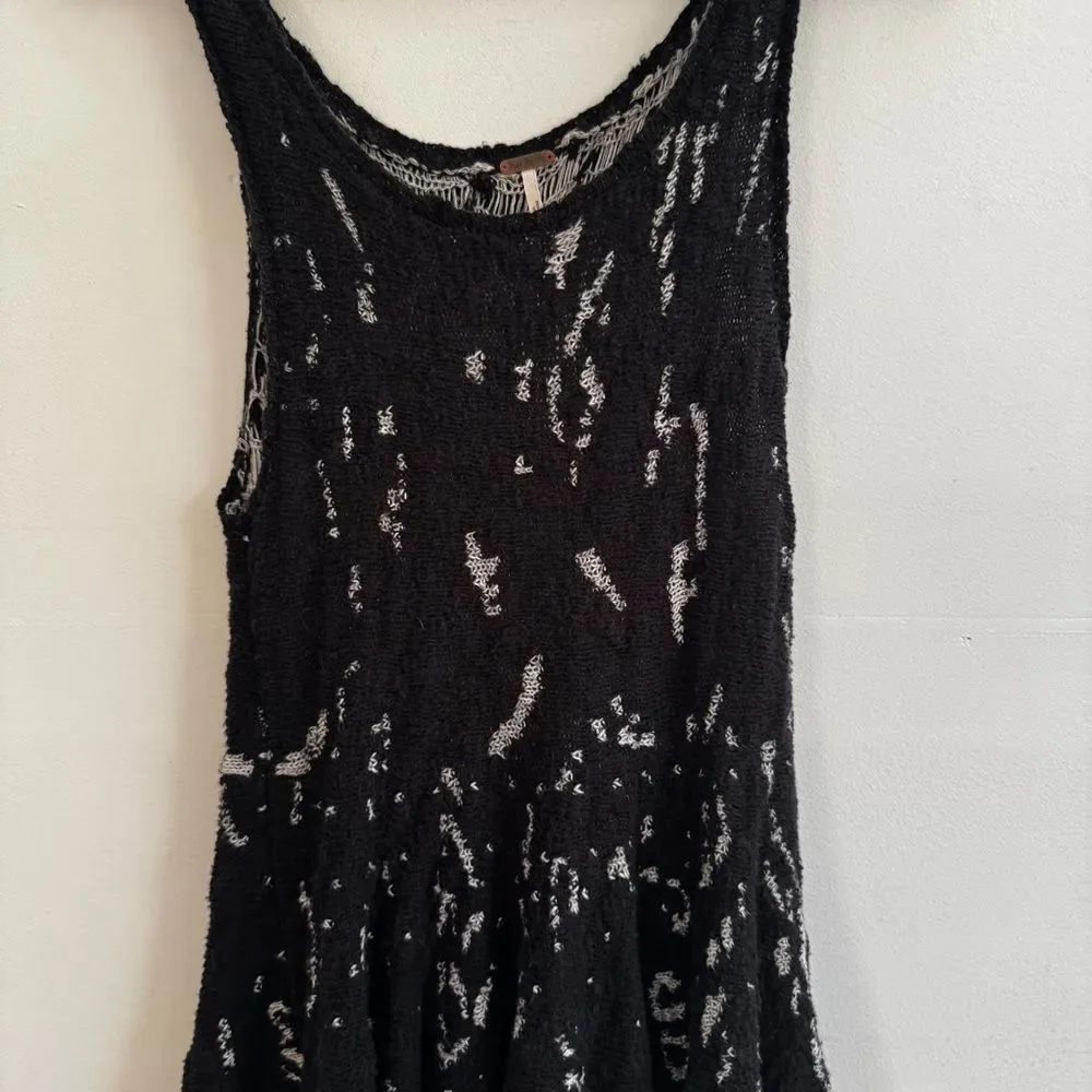 Free People side by side knit peplum tank top size Small Black White Festival